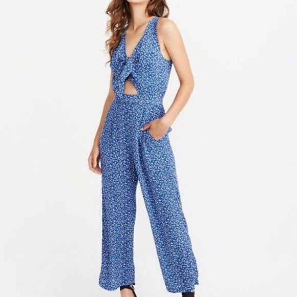 Abercrombie and Fitch Blue Floral Keyhole Jumpsuit Women’s Small - Picture 1 of 5